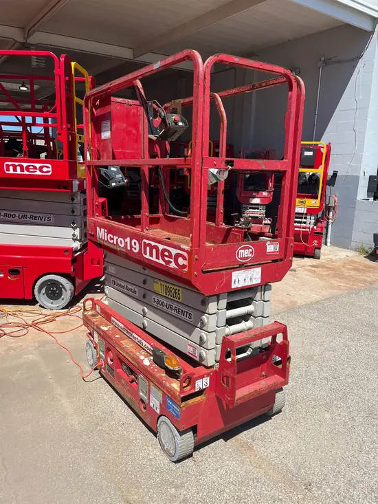 2020 MEC MICRO 19 Scissor Lift