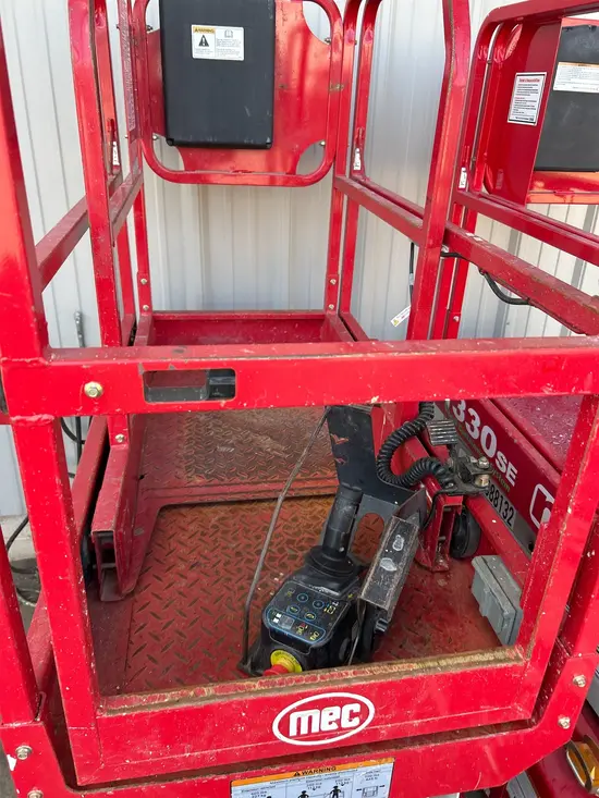 2019 MEC MICRO 19 Scissor Lift