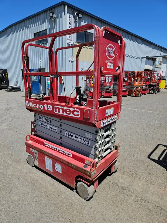 2019 MEC MICRO 19 Scissor Lift