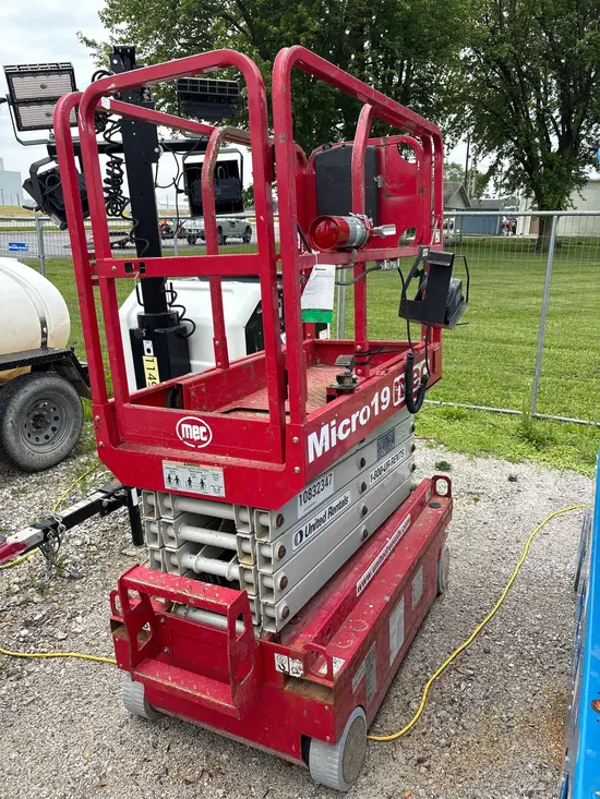 2018 MEC MICRO 19 Scissor Lift