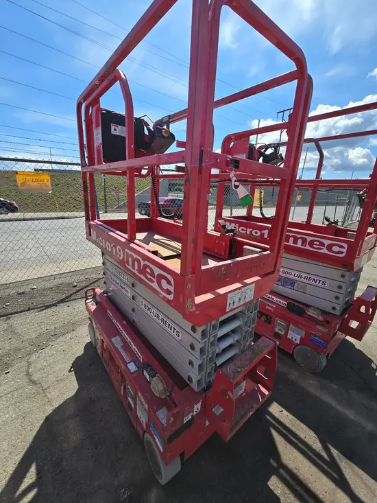 2019 MEC MICRO 19 Scissor Lift