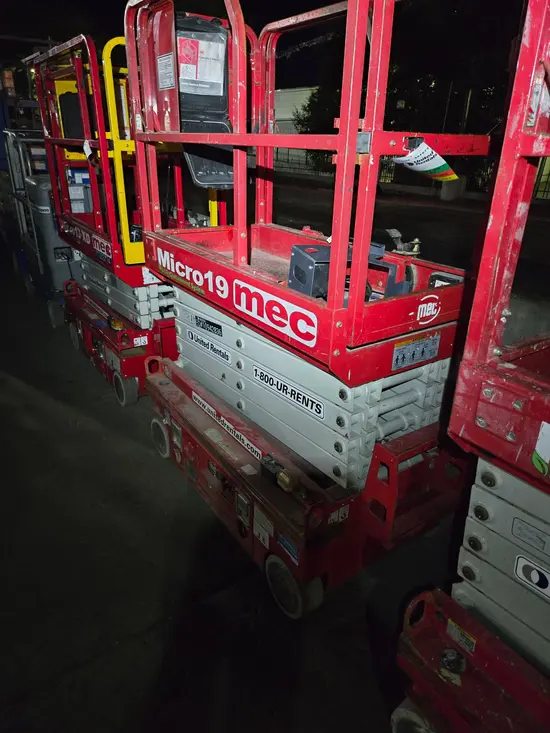 2019 MEC MICRO 19 Scissor Lift