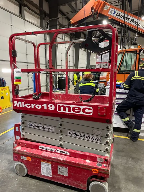 2018 MEC MICRO 19 Scissor Lift