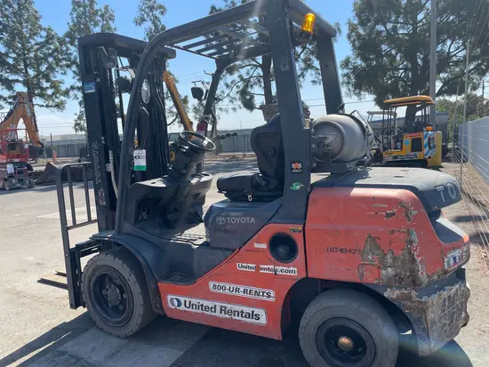 2018 Toyota 8FGU30 Warehouse Forklift
