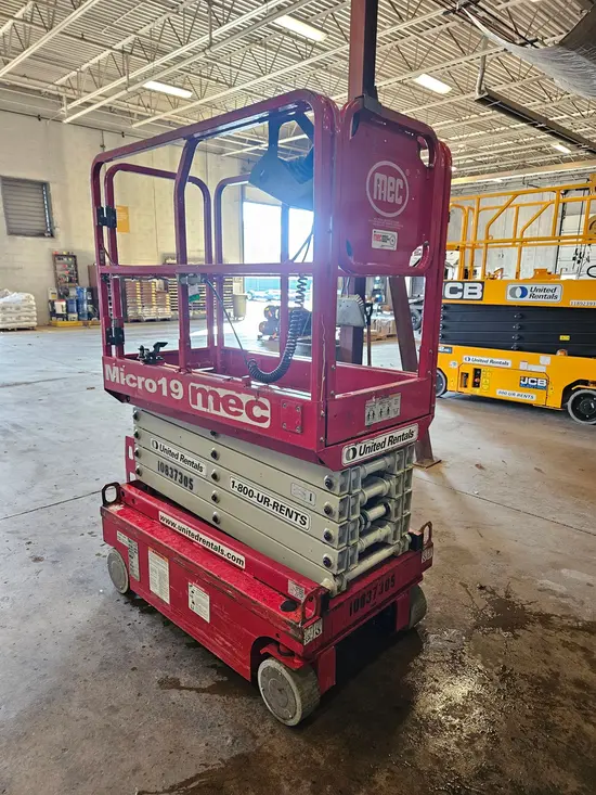2018 MEC MICRO 19 Scissor Lift