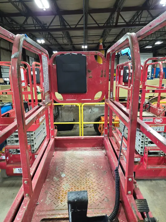 2019 MEC MICRO 19 Scissor Lift