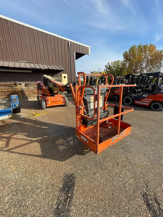 2016 JLG E400AJPN Articulating Boom Lift