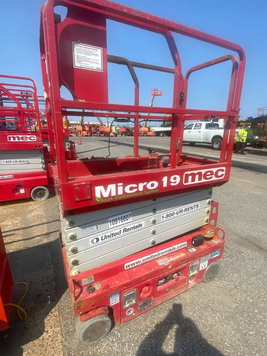 2019 MEC MICRO 19 Scissor Lift