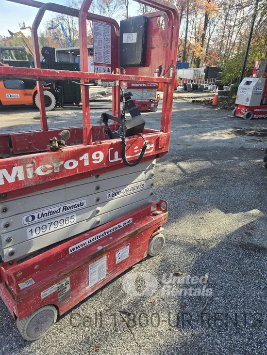 2019 MEC MICRO 19 Scissor Lift