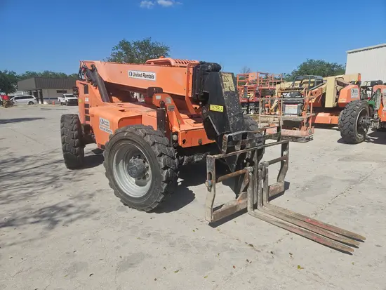 2017 SKYTRAK 8042 Forklift