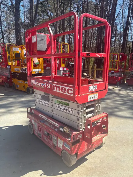 2019 MEC MICRO 19 Scissor Lift