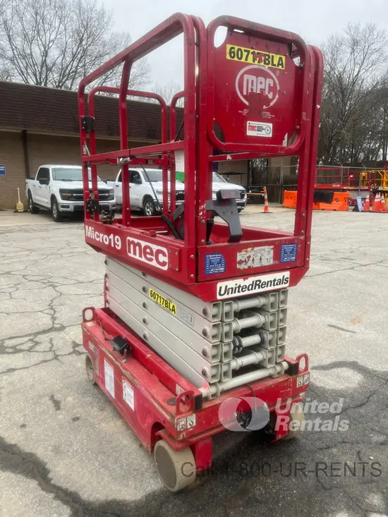 2018 MEC MICRO 19 Scissor Lift