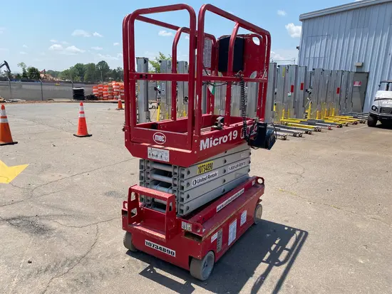 2018 MEC MICRO 19 Scissor Lift