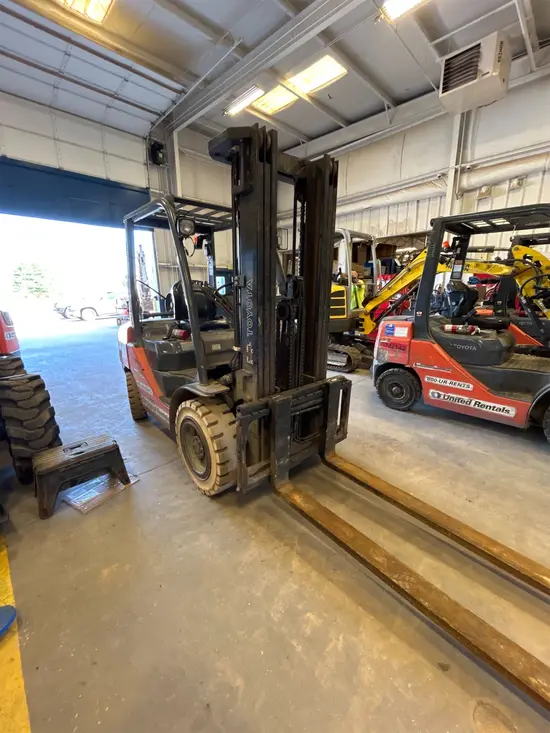 2018 Toyota 8FGU30 Warehouse Forklift