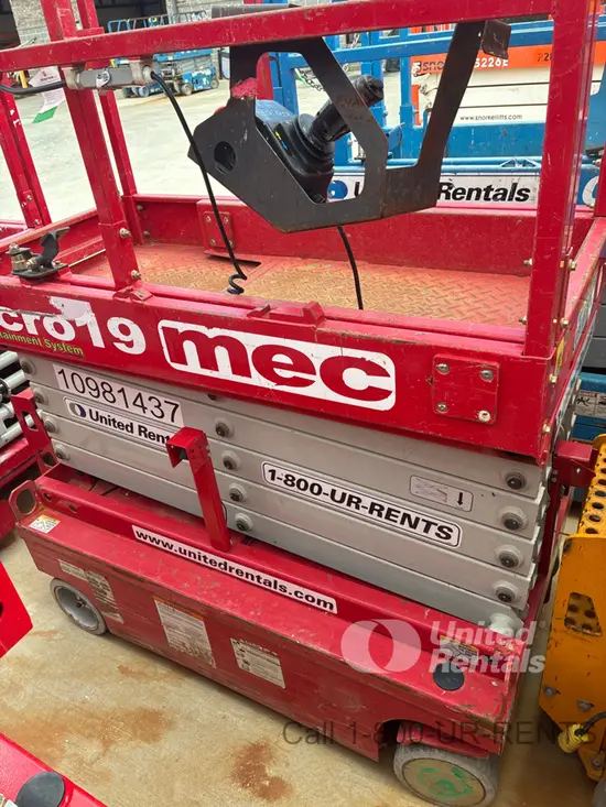 2019 MEC MICRO 19 Scissor Lift