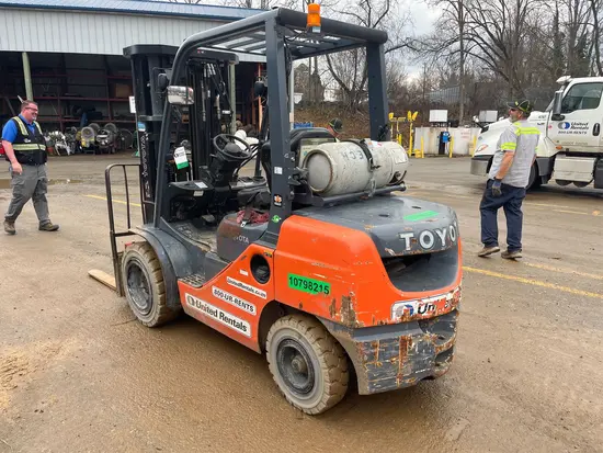 2018 Toyota 8FGU30 Warehouse Forklift