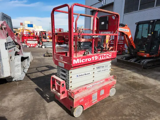 2018 MEC MICRO 19 Scissor Lift