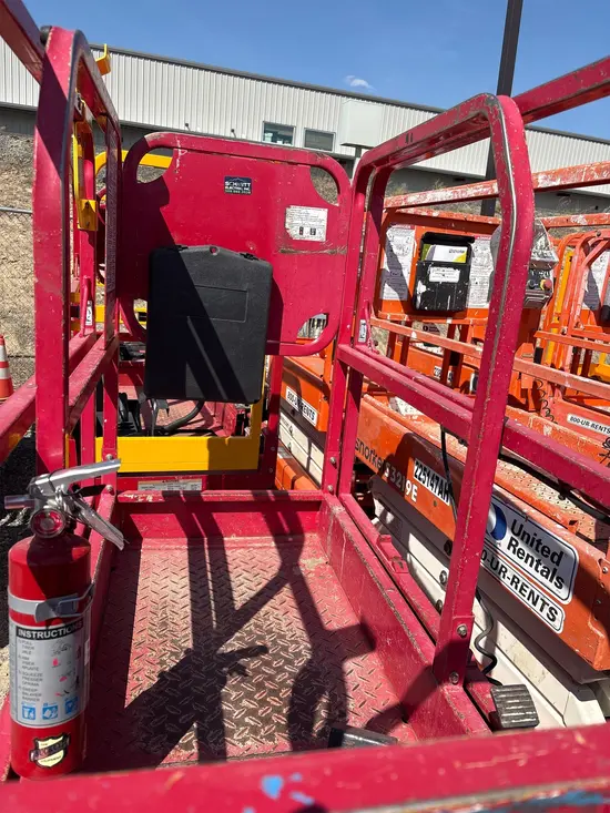 2018 MEC MICRO 19 Scissor Lift