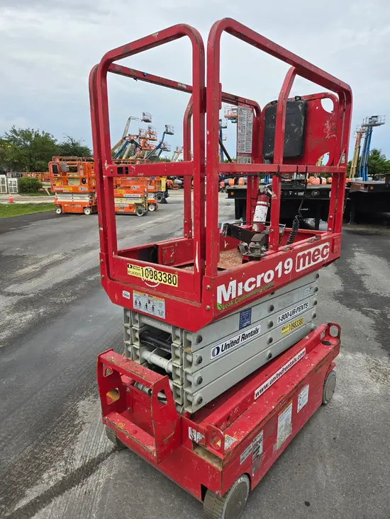 2019 MEC MICRO 19 Scissor Lift