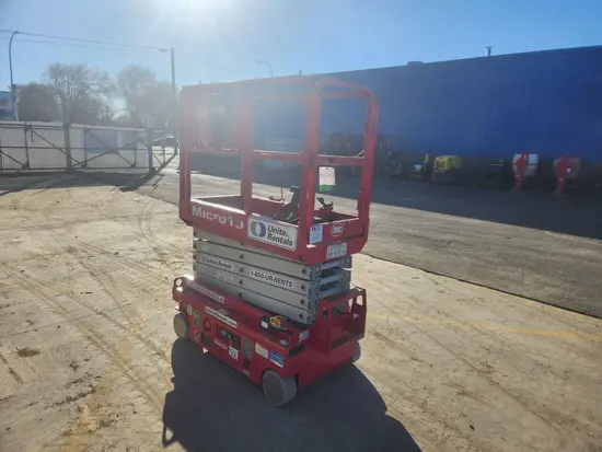 2018 MEC MICRO 19 Scissor Lift