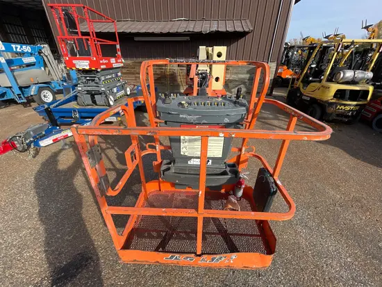 2016 JLG E400AJPN Articulating Boom Lift