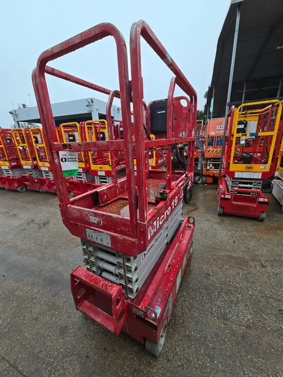2018 MEC MICRO 19 Scissor Lift