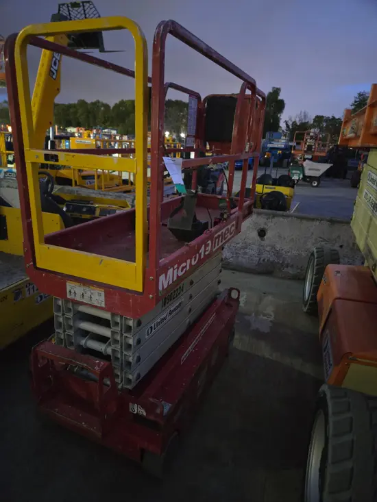 2019 MEC MICRO 19 Scissor Lift