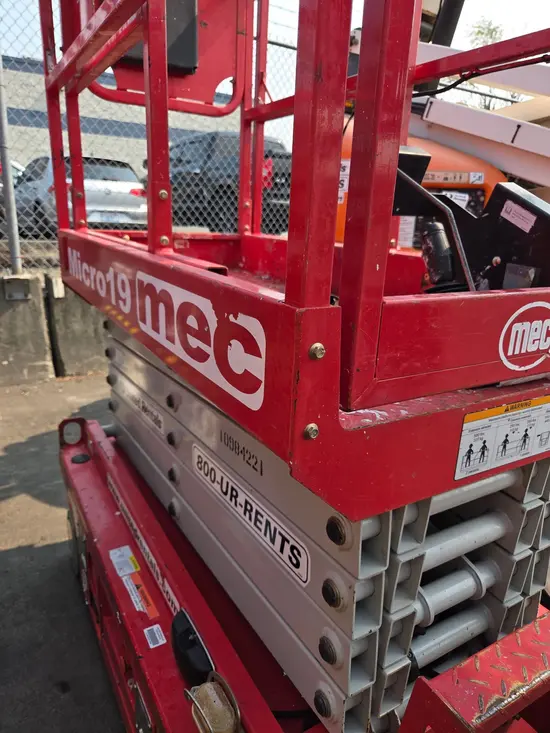 2019 MEC MICRO 19 Scissor Lift