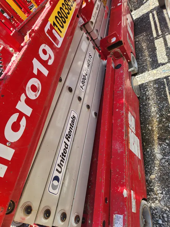 2018 MEC MICRO 19 Scissor Lift