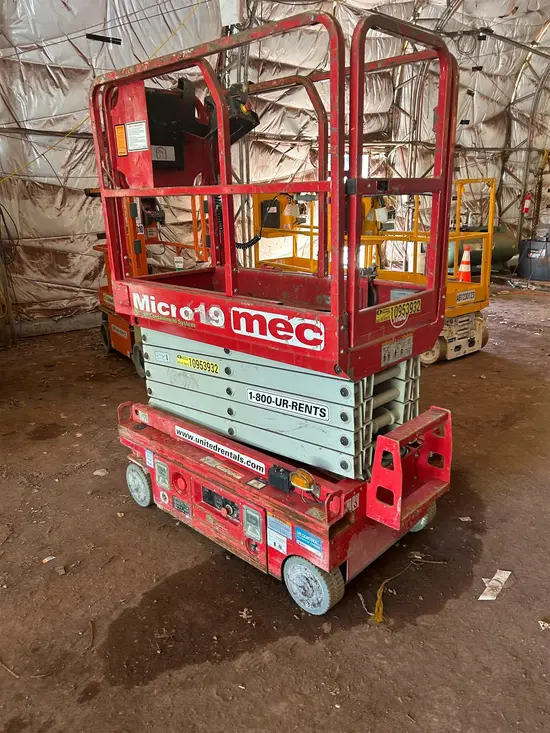 2019 MEC MICRO 19 Scissor Lift