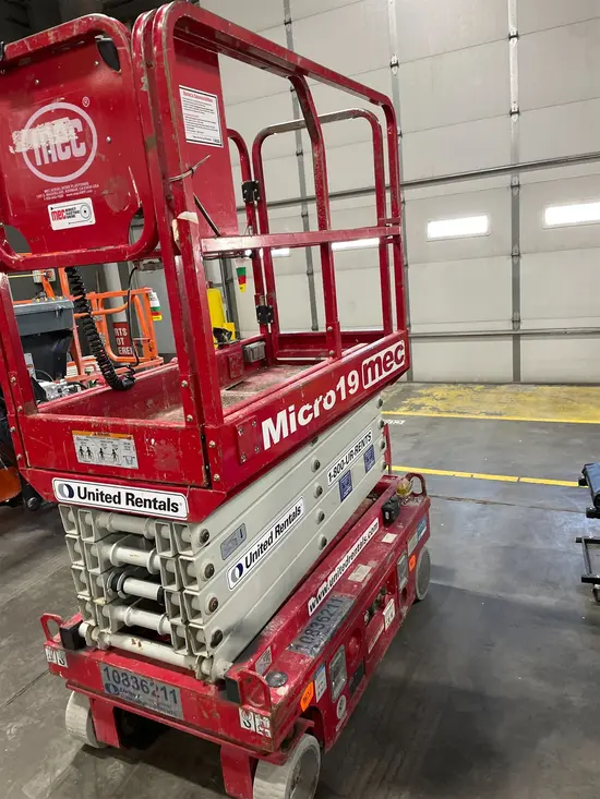 2018 MEC MICRO 19 Scissor Lift