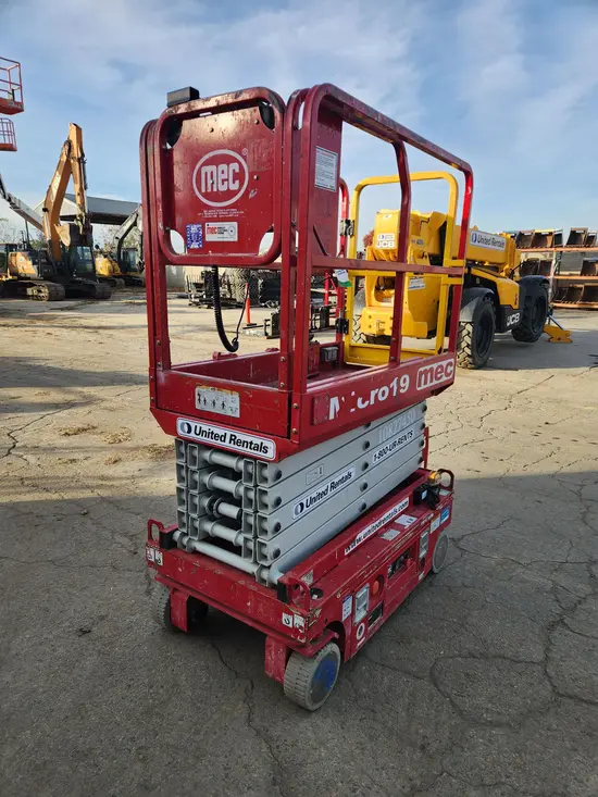2018 MEC MICRO 19 Scissor Lift