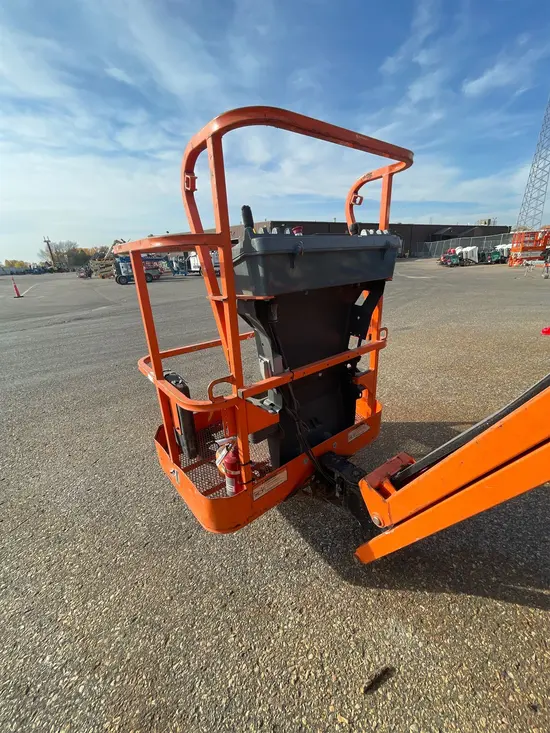 2016 JLG E400AJPN Articulating Boom Lift
