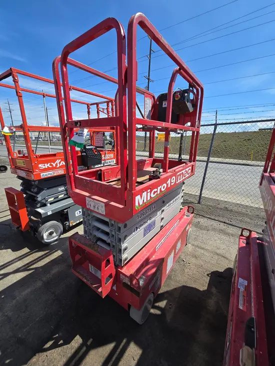 2019 MEC MICRO 19 Scissor Lift