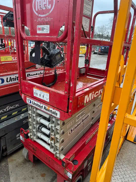 2019 MEC MICRO 19 Scissor Lift