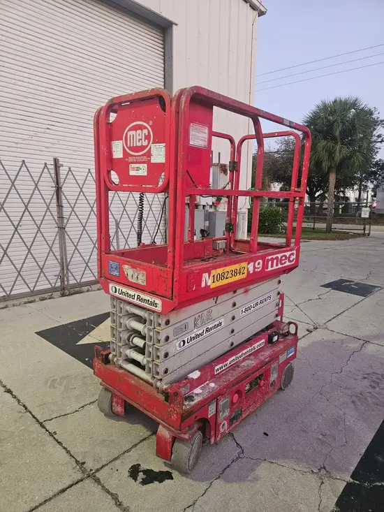 2018 MEC MICRO 19 Scissor Lift