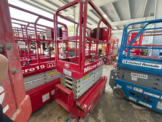 2017 MEC MICRO 19 Scissor Lift