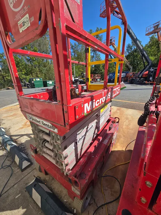 2019 MEC MICRO 19 Scissor Lift