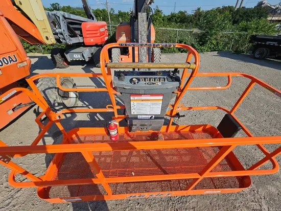 2017 JLG 800AJ Articulating Boom Lift