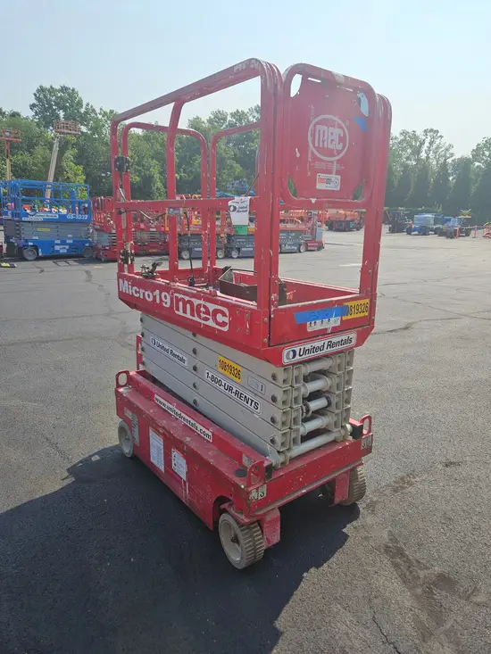 2018 MEC MICRO 19 Scissor Lift