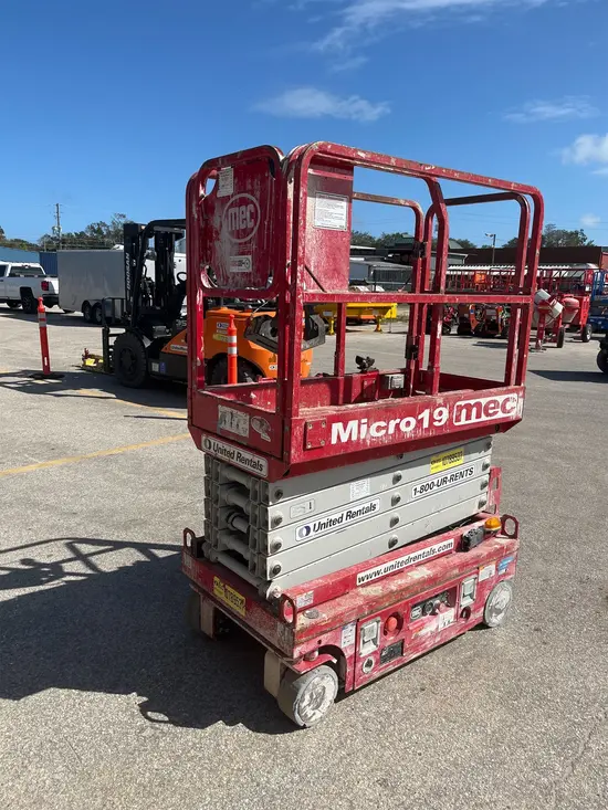 2018 MEC MICRO 19 Scissor Lift