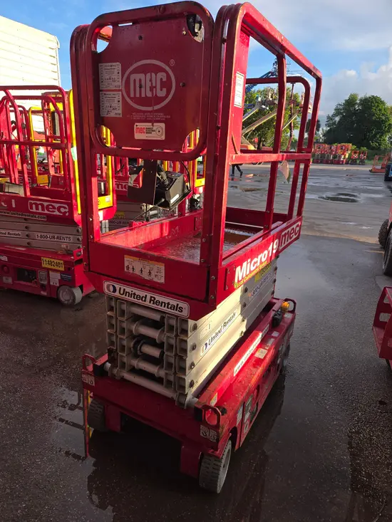 2019 MEC MICRO 19 Scissor Lift