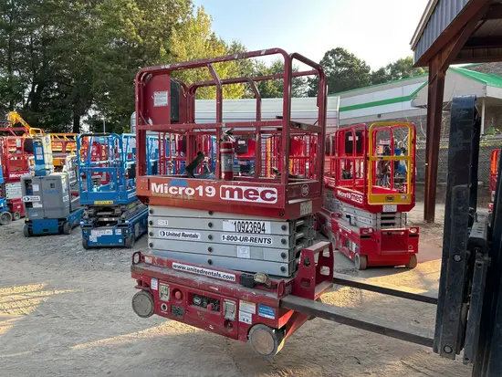 2019 MEC MICRO 19 Scissor Lift