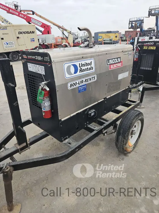 2021 Lincoln Electric VANTAGE 322 Welder