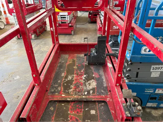 2017 MEC MICRO 19 Scissor Lift