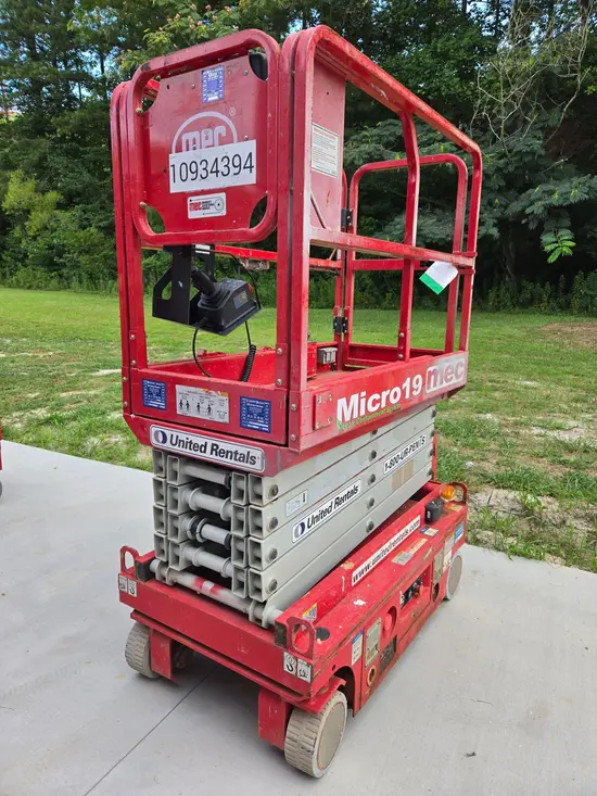 2019 MEC MICRO 19 Scissor Lift