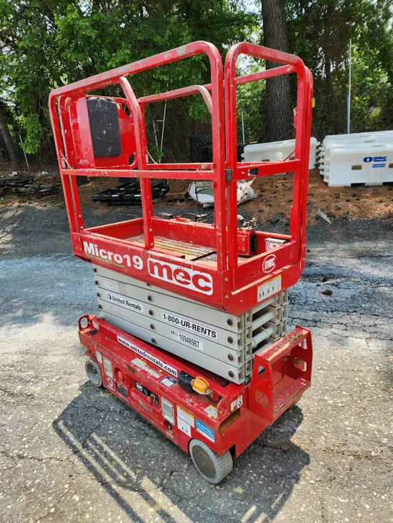 2019 MEC MICRO 19 Scissor Lift