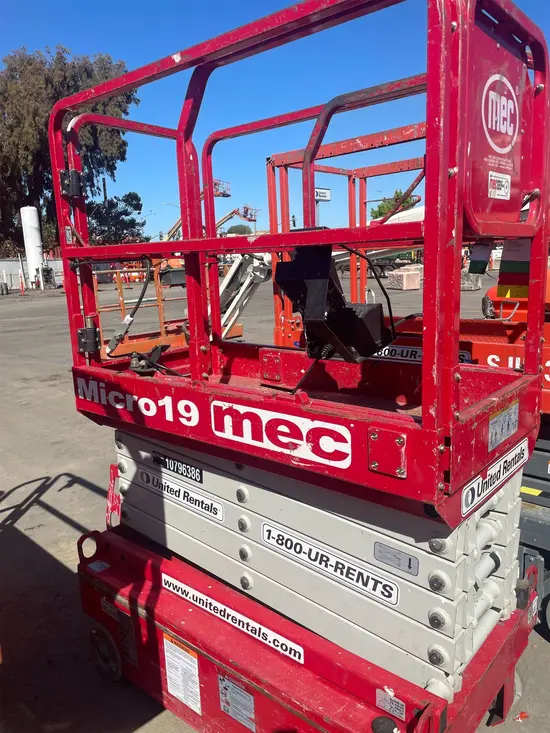 2018 MEC MICRO 19 Scissor Lift