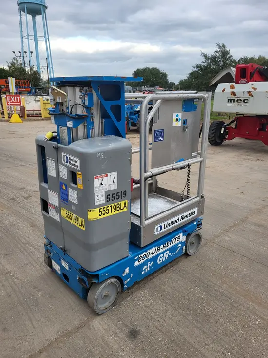 2017 Genie GR-12 Self-Propelled One-Person Lift