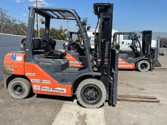 2018 Toyota 8FGU30 Warehouse Forklift